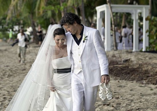 Pictures of Shania Twain and Frédéric Thiébaud#39;s Wedding Previous Next shania twain wedding. Pictures of Shania Twain and Frédéric Thiébaud#39;s Wedding Previous Next